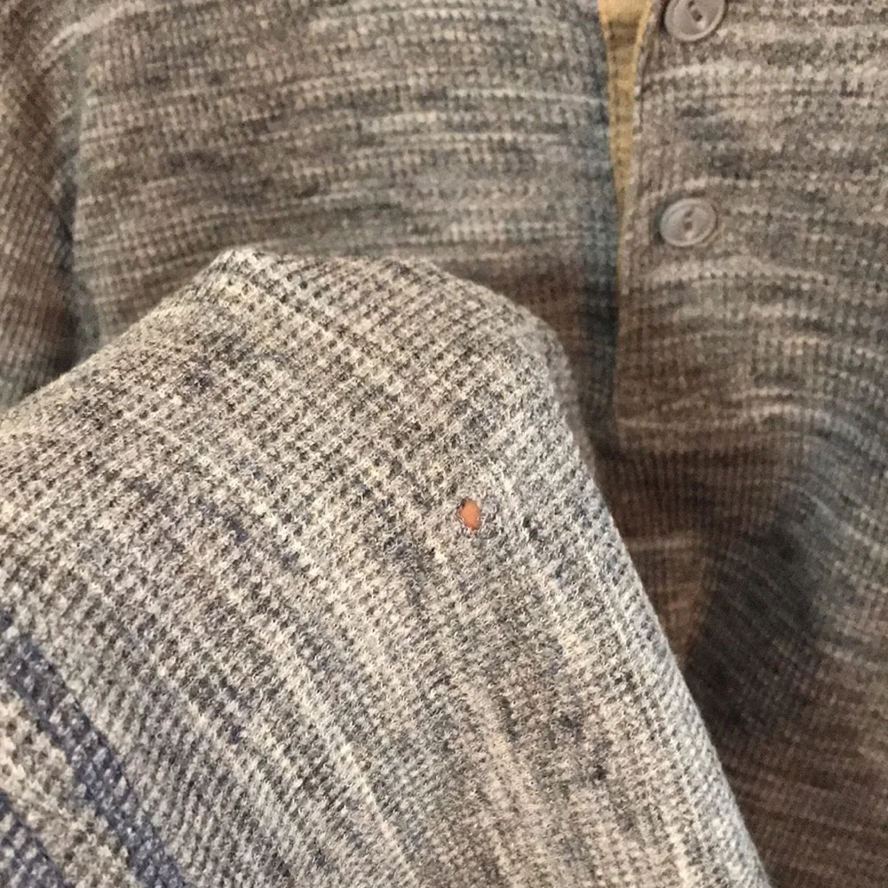 ARIZONA JEAN COMPANY Long Sleeved Waffle-Knit Henley for Men—Sz L